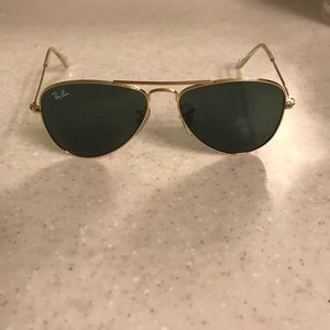 Kid’s size Black/gold Ray•Ban Aviators
